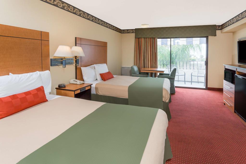 ทราเวลลอดจ์ ซาน เคลเมนเต บีช Hotel ซานเคลเมนที ภายนอก รูปภาพ