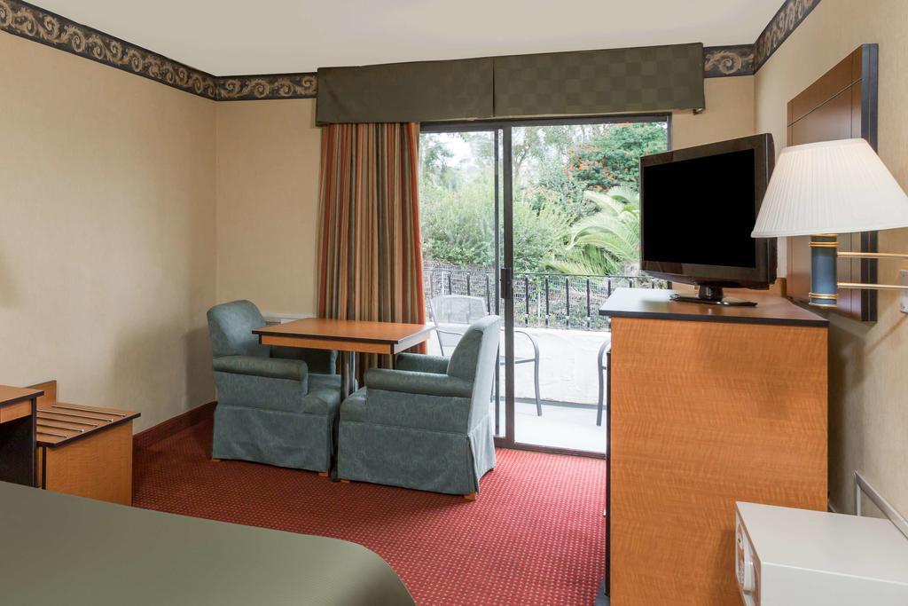ทราเวลลอดจ์ ซาน เคลเมนเต บีช Hotel ซานเคลเมนที ภายนอก รูปภาพ